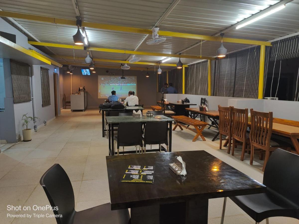 Pristine Inn Manyata Bangalore Luaran gambar